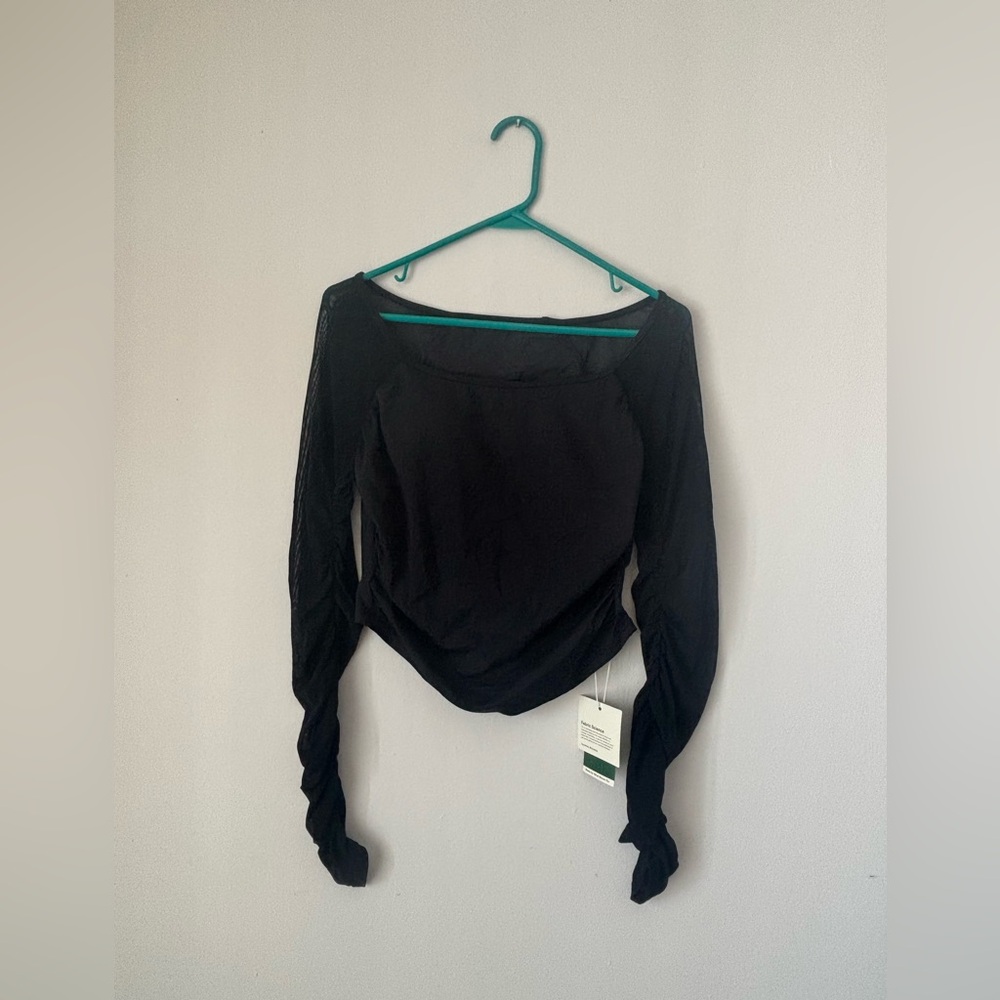 NWT HALARA long mesh sleeve athletic crop top, size L